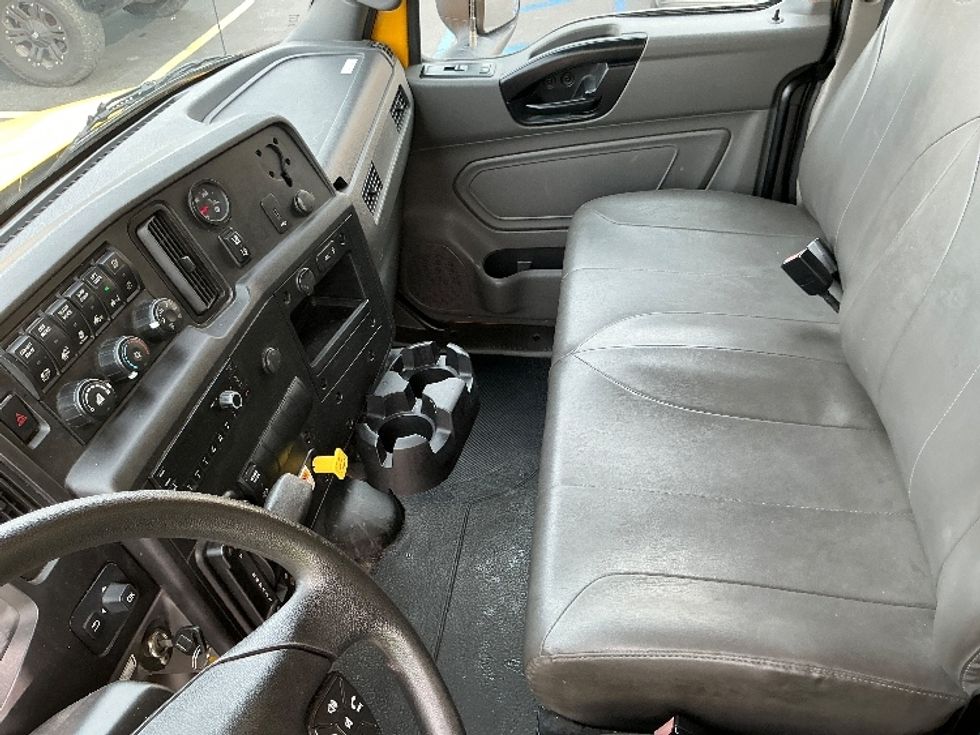 Medium Duty Box Truck-Light and Medium Duty Trucks-International-2022-MV607-Fontana-CA-253,187\n\t\tmiles-$ 39,000 - Image 19