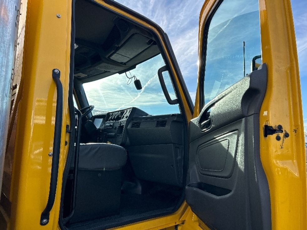 Medium Duty Box Truck-Light and Medium Duty Trucks-International-2022-MV607-Fontana-CA-253,187\n\t\tmiles-$ 39,000 - Image 20