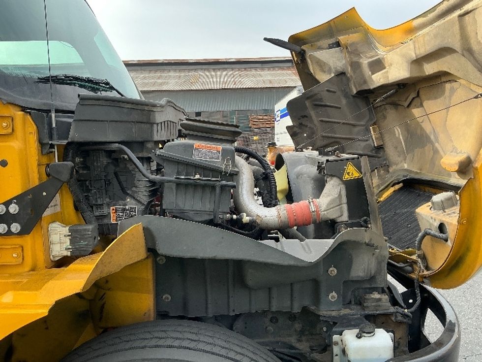 Medium Duty Box Truck-Light and Medium Duty Trucks-International-2022-MV607-Fontana-CA-253,187\n\t\tmiles-$ 39,000 - Image 23