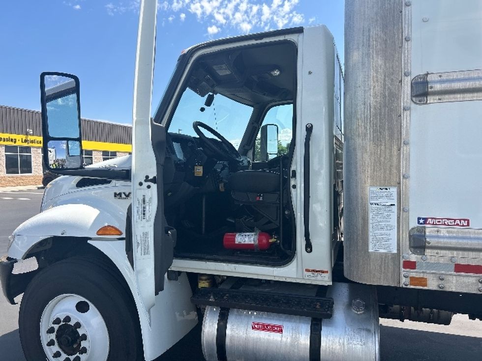 Medium Duty Box Truck-Light and Medium Duty Trucks-International-2022-MV607-Fontana-CA-259,478\n\t\tmiles-$ 39,500 - Image 15