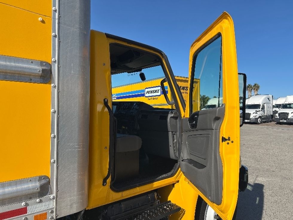 Medium Duty Box Truck-Light and Medium Duty Trucks-International-2022-MV607-Fontana-CA-65,384\n\t\tmiles-$ 78,250 - Image 20