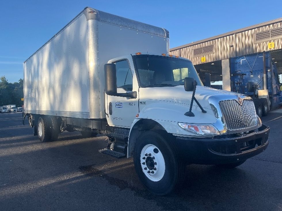 Medium Duty Box Truck-Light and Medium Duty Trucks-International-2022-MV607-Forest Park-GA-131,640\n\t\tmiles-$ 72,000 - Image 1