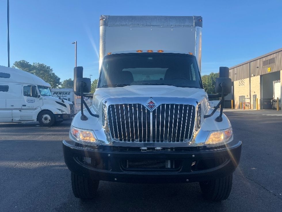 Medium Duty Box Truck-Light and Medium Duty Trucks-International-2022-MV607-Forest Park-GA-131,640\n\t\tmiles-$ 72,000 - Image 2
