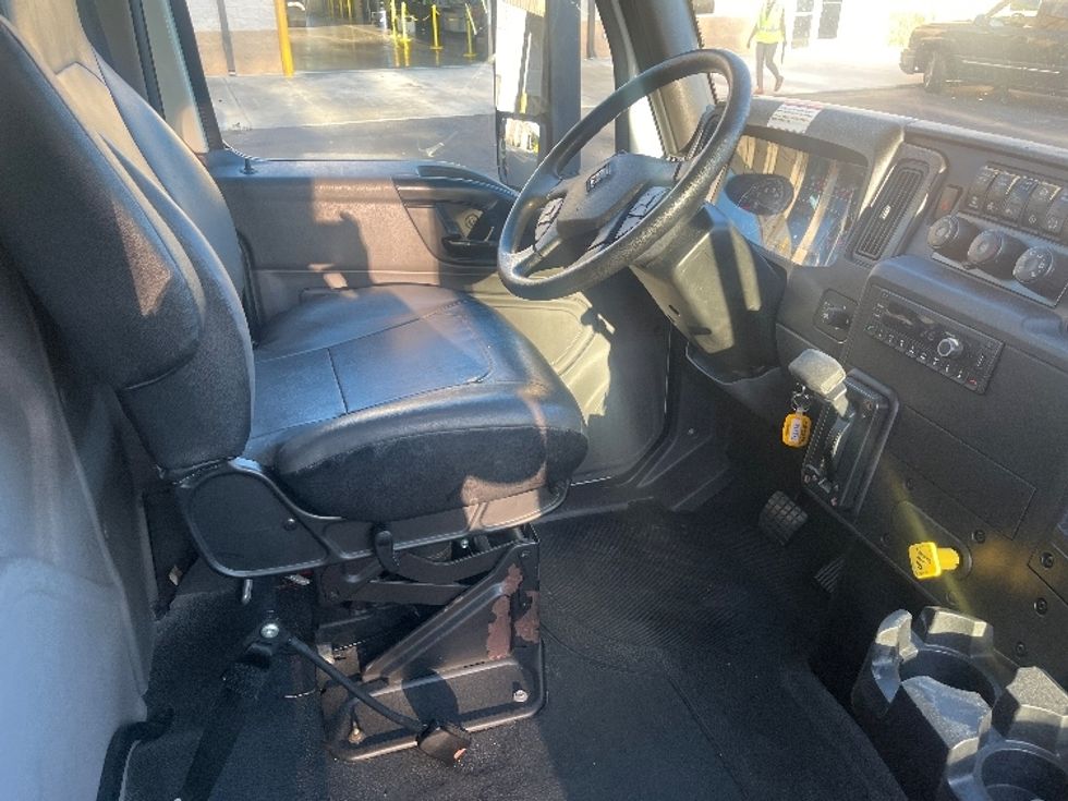 Medium Duty Box Truck-Light and Medium Duty Trucks-International-2022-MV607-Forest Park-GA-131,640\n\t\tmiles-$ 72,000 - Image 22