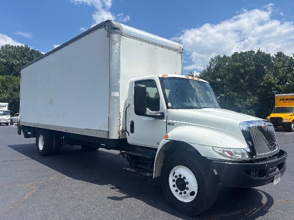 Medium Duty Box Truck-Light and Medium Duty Trucks-International-2022-MV607-Forest Park-GA-152,654\n\t\tmiles-$ 62,250 - Image 1