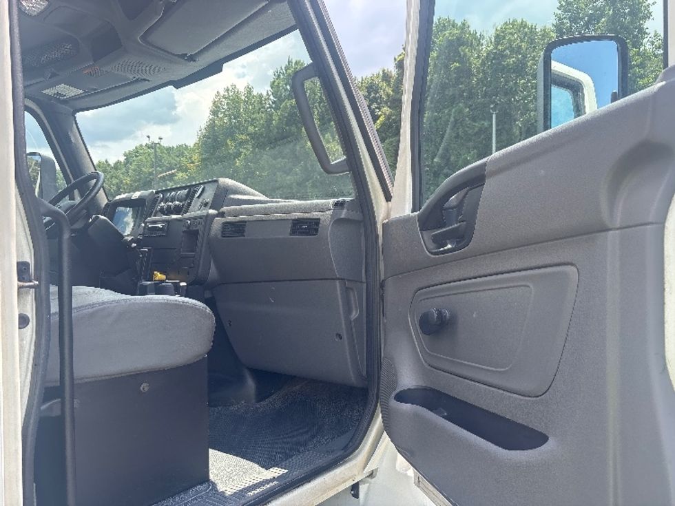 Medium Duty Box Truck-Light and Medium Duty Trucks-International-2022-MV607-Forest Park-GA-152,654\n\t\tmiles-$ 62,250 - Image 20