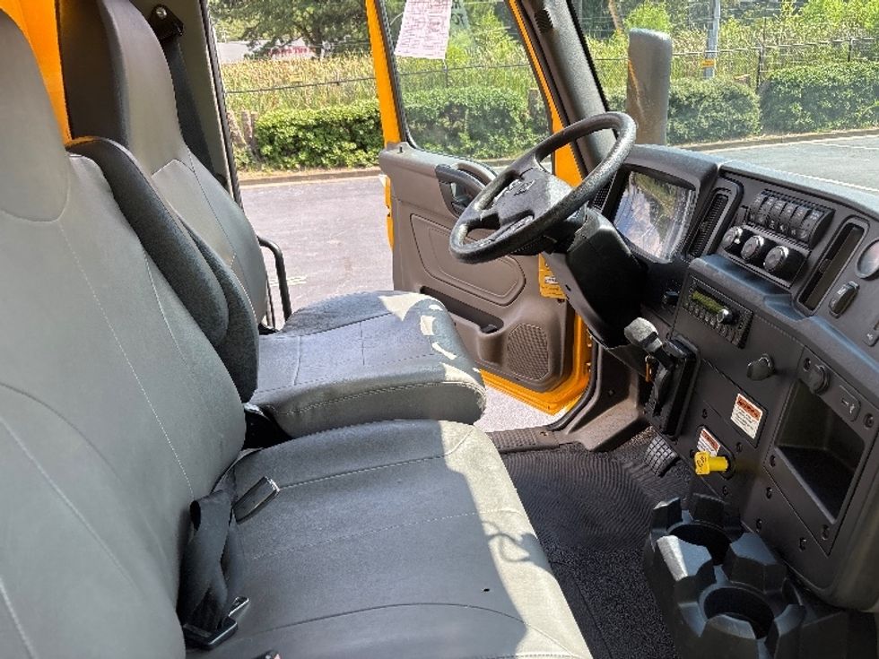 Medium Duty Box Truck-Light and Medium Duty Trucks-International-2022-MV607-Forest Park-GA-238,026\n\t\tmiles-$ 37,750 - Image 22