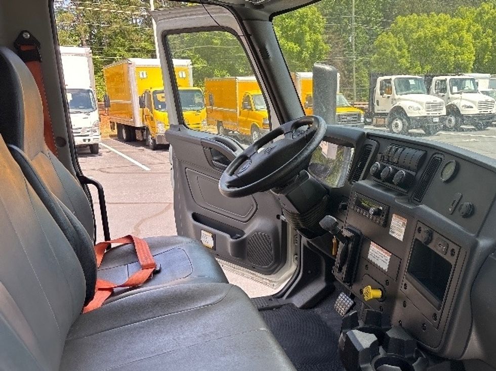 Medium Duty Box Truck-Light and Medium Duty Trucks-International-2022-MV607-Forest Park-GA-82,692\n\t\tmiles-$ 73,250 - Image 20