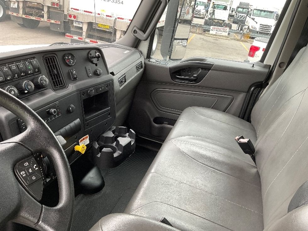 Medium Duty Box Truck-Light and Medium Duty Trucks-International-2022-MV607-Fort Wayne-IN-118,953\n\t\tmiles-$ 71,750 - Image 19