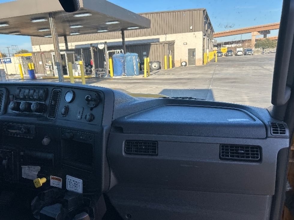 Medium Duty Box Truck-Light and Medium Duty Trucks-International-2022-MV607-Fort Worth-TX-101,086\n\t\tmiles-$ 69,000 - Image 21