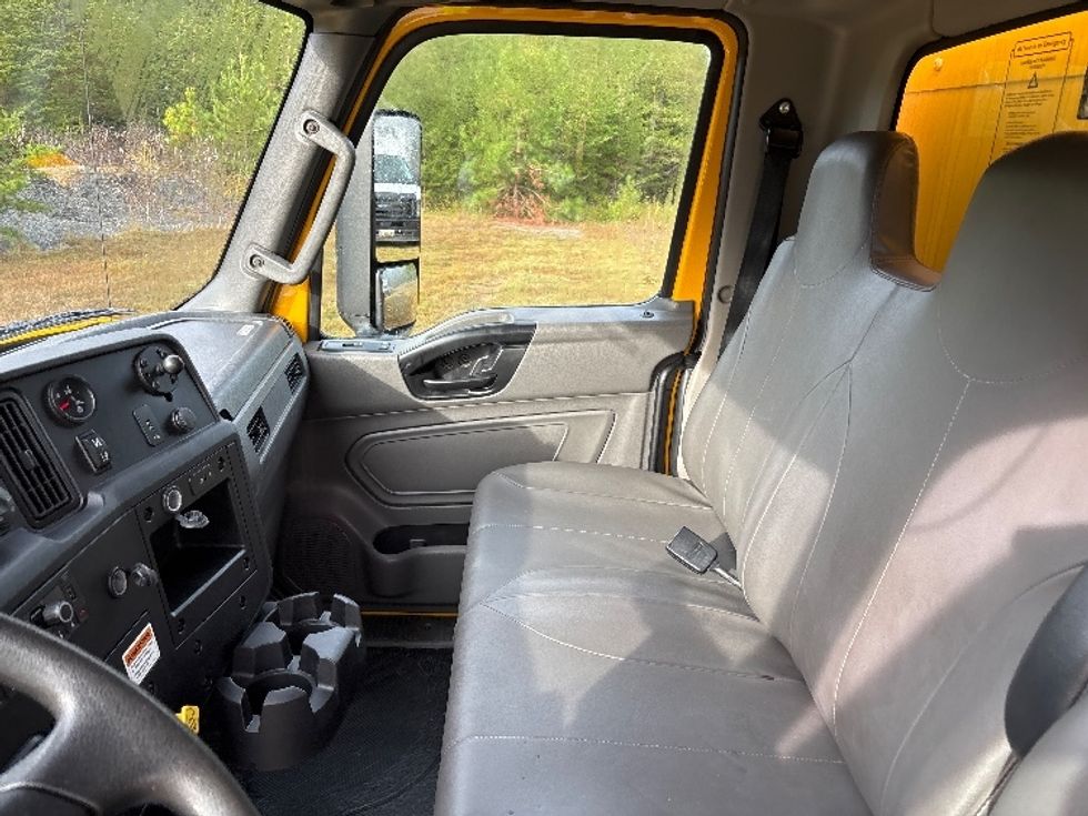 Medium Duty Box Truck-Light and Medium Duty Trucks-International-2022-MV607-Fredericksburg-VA-230,616\n\t\tmiles-$ 38,000 - Image 19