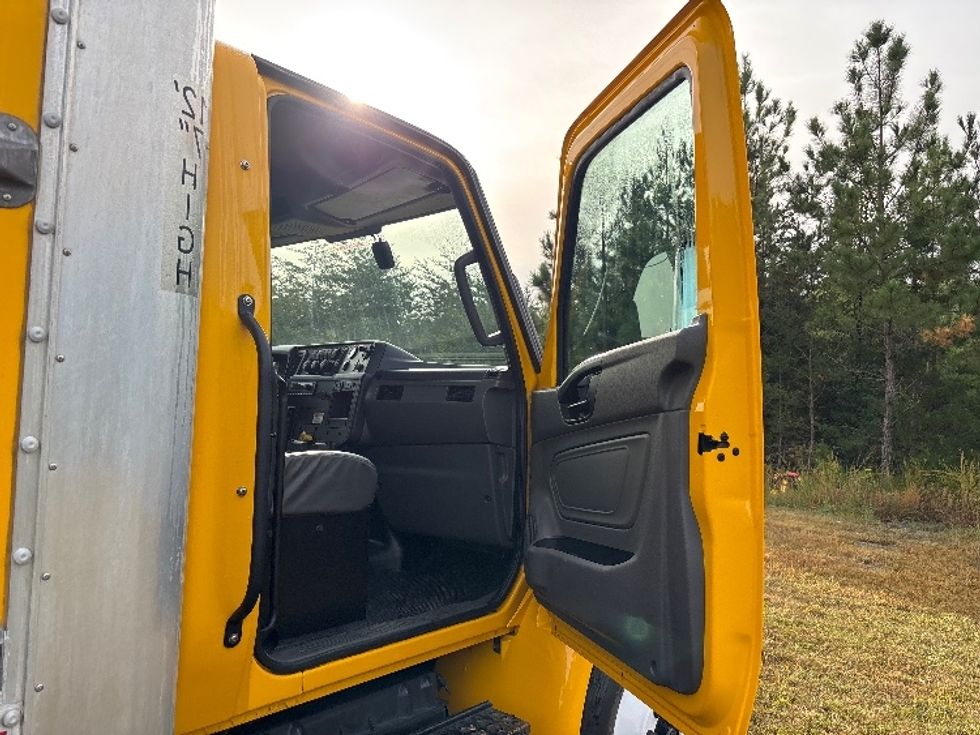 Medium Duty Box Truck-Light and Medium Duty Trucks-International-2022-MV607-Fredericksburg-VA-230,616\n\t\tmiles-$ 38,000 - Image 20