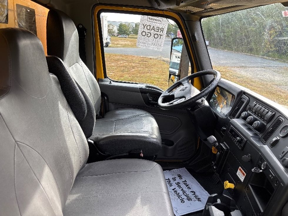 Medium Duty Box Truck-Light and Medium Duty Trucks-International-2022-MV607-Fredericksburg-VA-230,616\n\t\tmiles-$ 38,000 - Image 22