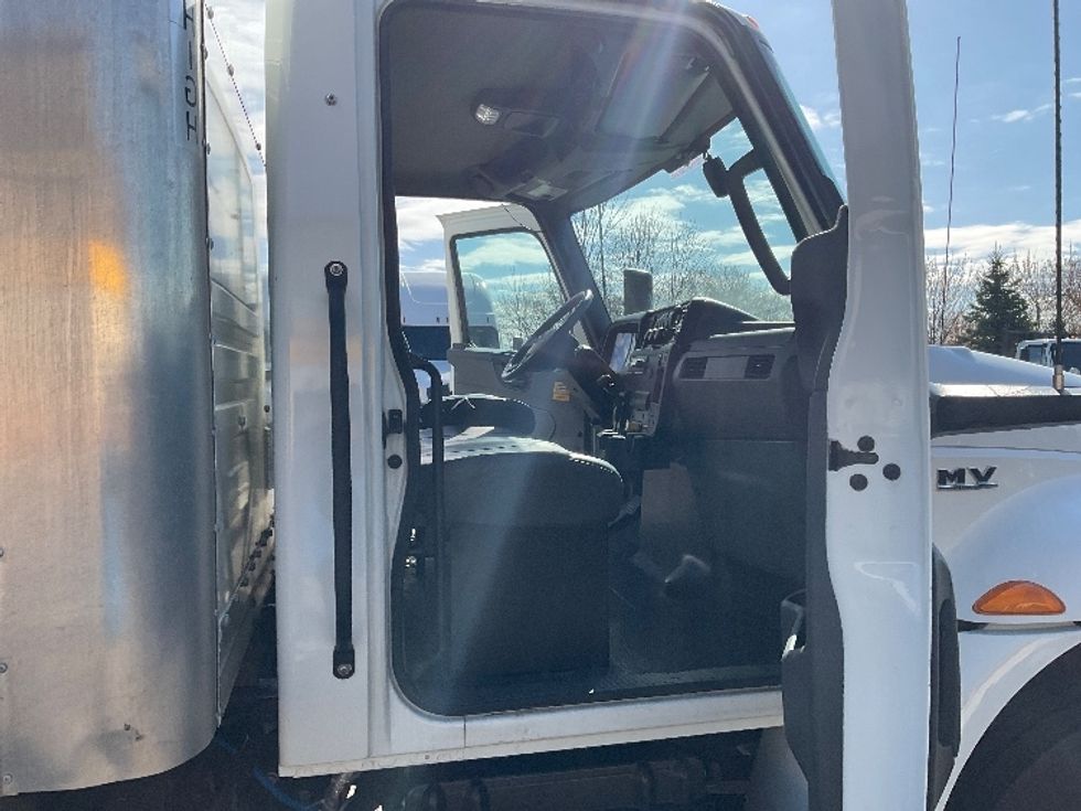 Medium Duty Box Truck-Light and Medium Duty Trucks-International-2022-MV607-Fredonia-NY-126,903\n\t\tmiles-$ 62,000 - Image 20
