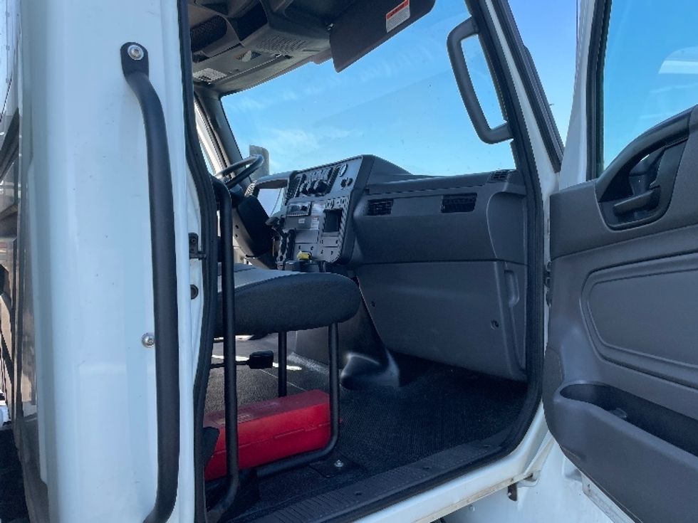Medium Duty Box Truck-Light and Medium Duty Trucks-International-2022-MV607-Fresno-CA-84,044\n\t\tmiles-$ 82,000 - Image 20