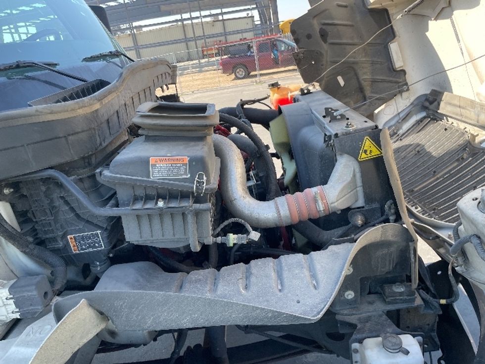 Medium Duty Box Truck-Light and Medium Duty Trucks-International-2022-MV607-Fresno-CA-84,044\n\t\tmiles-$ 82,000 - Image 23