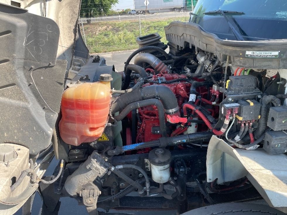 Medium Duty Box Truck-Light and Medium Duty Trucks-International-2022-MV607-Fresno-CA-84,044\n\t\tmiles-$ 82,000 - Image 24