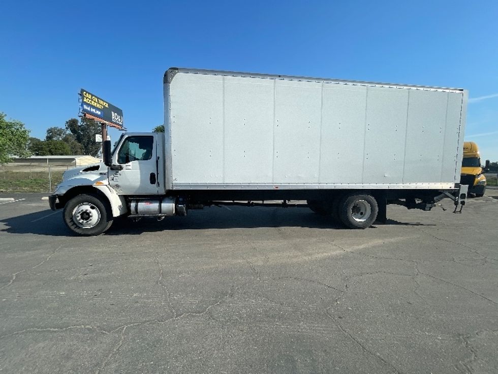 Medium Duty Box Truck-Light and Medium Duty Trucks-International-2022-MV607-Fresno-CA-84,044\n\t\tmiles-$ 82,000 - Image 4