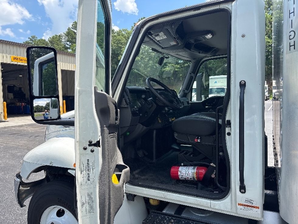 Medium Duty Box Truck-Light and Medium Duty Trucks-International-2022-MV607-Gainesville-GA-336,480\n\t\tmiles-$ 32,750 - Image 16