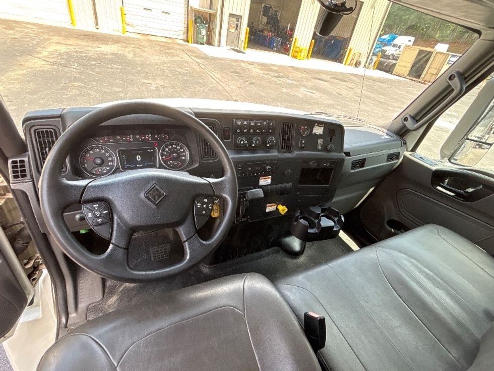 Medium Duty Box Truck-Light and Medium Duty Trucks-International-2022-MV607-Gainesville-GA-336,480\n\t\tmiles-$ 32,750 - Image 18