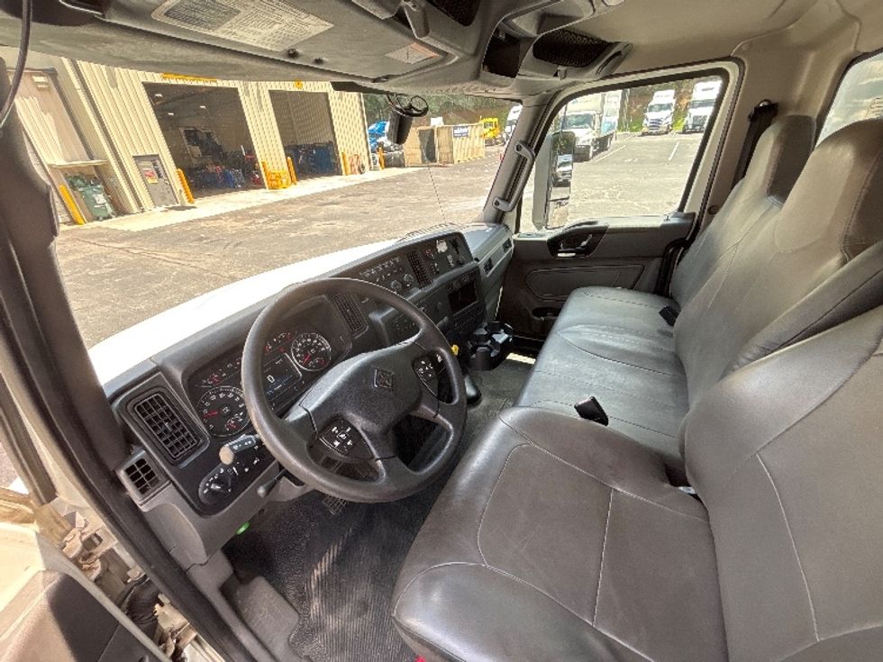 Medium Duty Box Truck-Light and Medium Duty Trucks-International-2022-MV607-Gainesville-GA-336,480\n\t\tmiles-$ 32,750 - Image 17