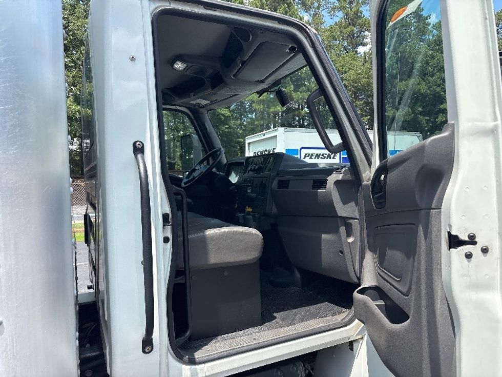 Medium Duty Box Truck-Light and Medium Duty Trucks-International-2022-MV607-Gainesville-GA-336,480\n\t\tmiles-$ 32,750 - Image 20