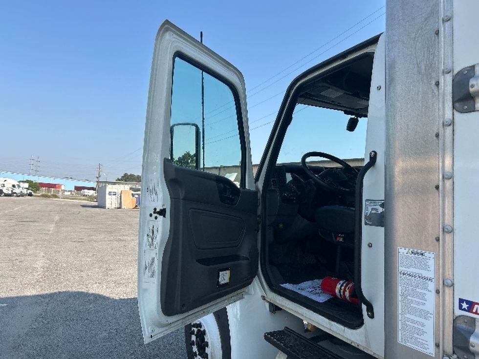 Medium Duty Box Truck-Light and Medium Duty Trucks-International-2022-MV607-Garden City-GA-185,763\n\t\tmiles-$ 60,500 - Image 16