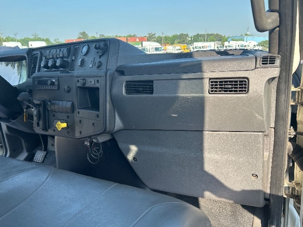 Medium Duty Box Truck-Light and Medium Duty Trucks-International-2022-MV607-Garden City-GA-185,763\n\t\tmiles-$ 60,500 - Image 21