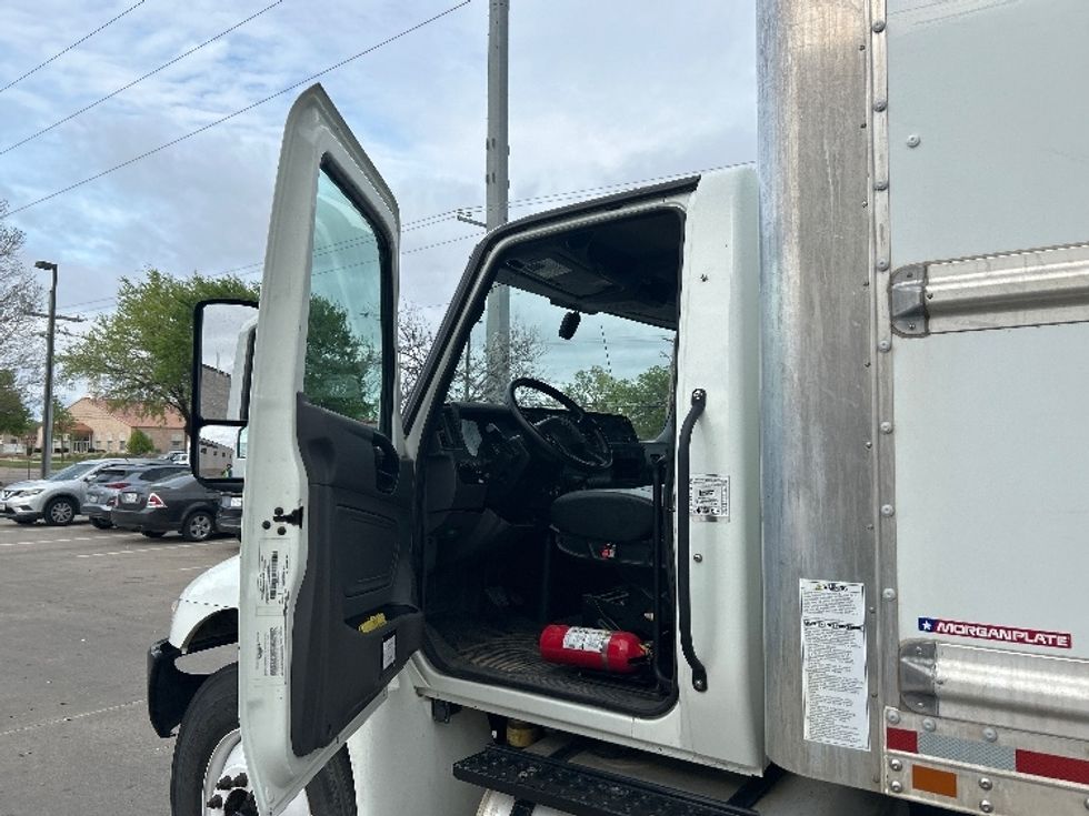 Medium Duty Box Truck-Light and Medium Duty Trucks-International-2022-MV607-Garland-TX-145,255\n\t\tmiles-$ 67,000 - Image 16