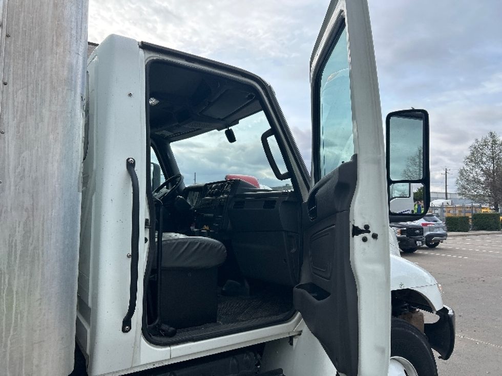 Medium Duty Box Truck-Light and Medium Duty Trucks-International-2022-MV607-Garland-TX-145,255\n\t\tmiles-$ 67,000 - Image 20
