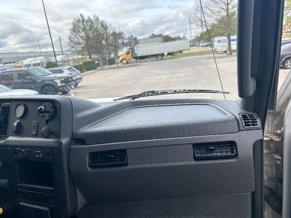 Medium Duty Box Truck-Light and Medium Duty Trucks-International-2022-MV607-Garland-TX-145,255\n\t\tmiles-$ 67,000 - Image 21