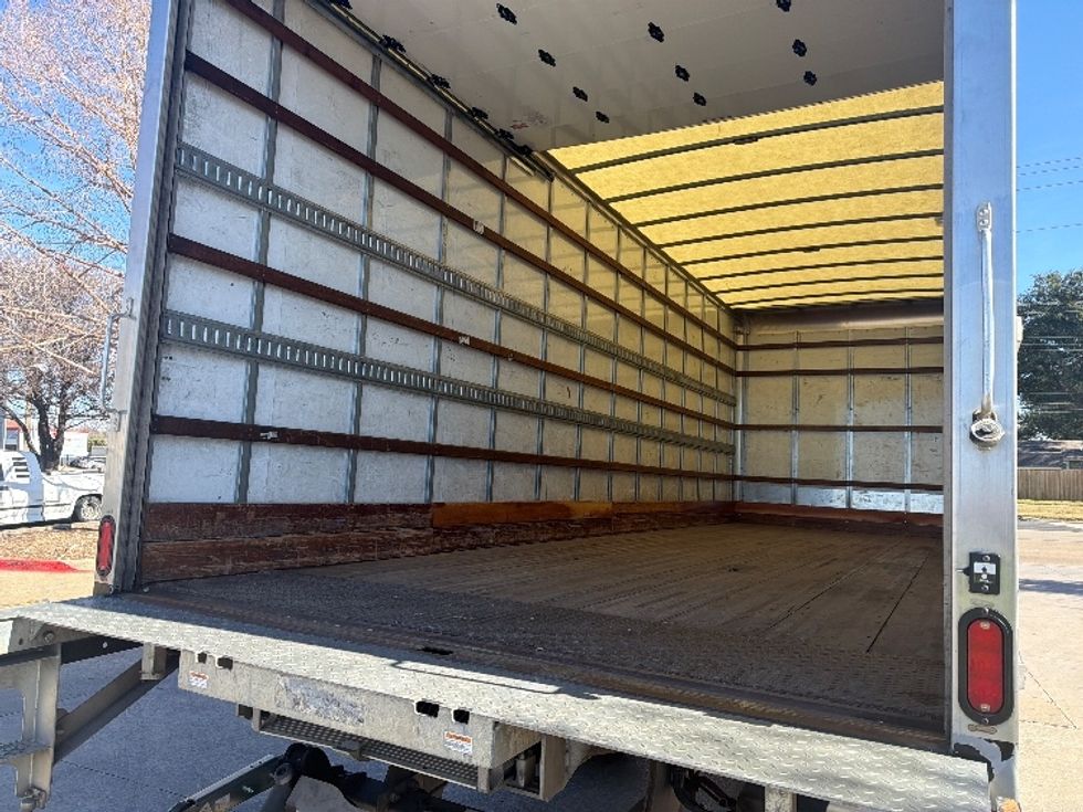 Medium Duty Box Truck-Light and Medium Duty Trucks-International-2022-MV607-Garland-TX-297,327\n\t\tmiles-$ 35,000 - Image 11