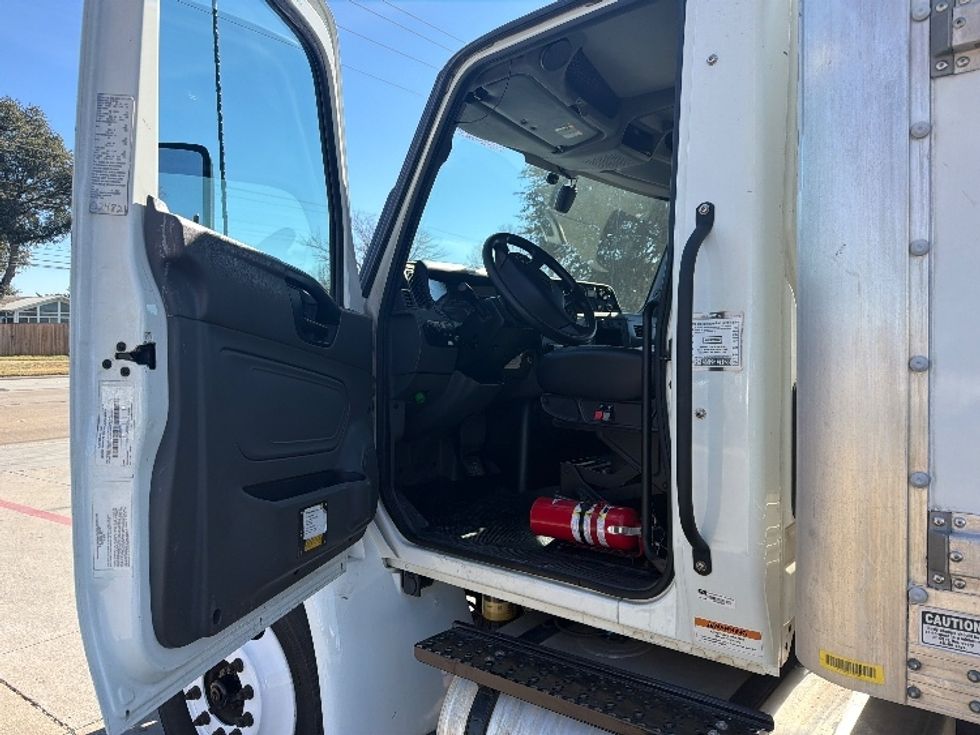 Medium Duty Box Truck-Light and Medium Duty Trucks-International-2022-MV607-Garland-TX-297,327\n\t\tmiles-$ 35,000 - Image 16