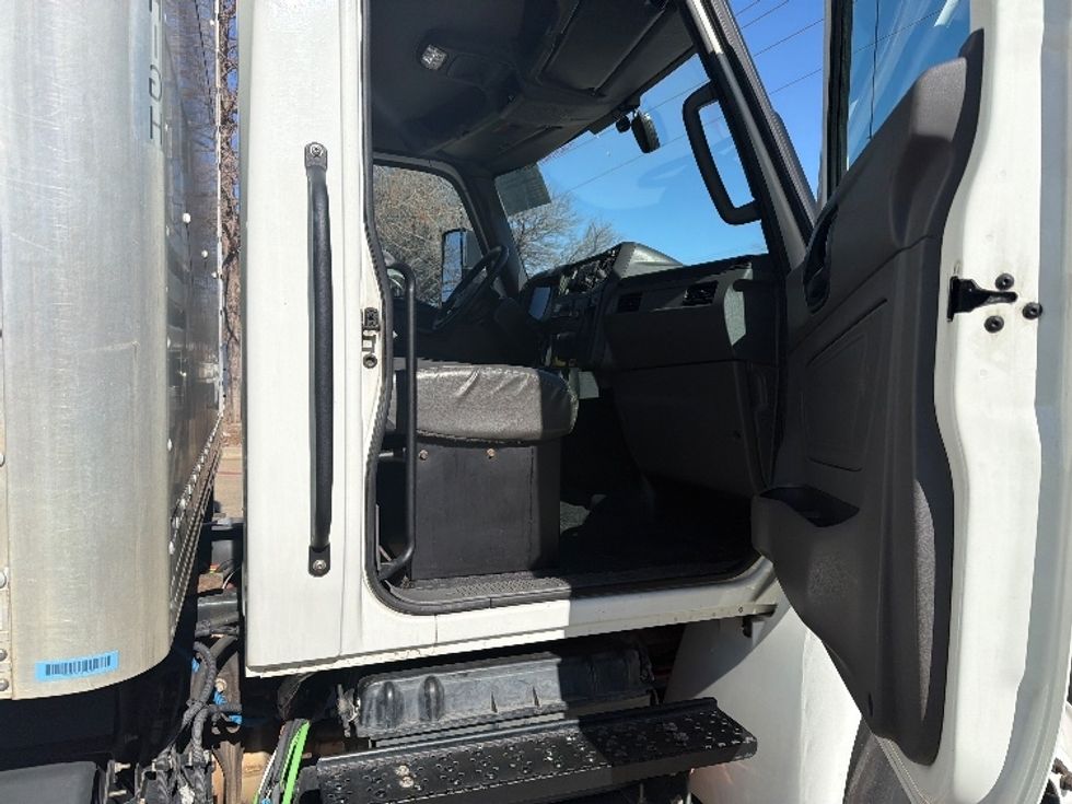 Medium Duty Box Truck-Light and Medium Duty Trucks-International-2022-MV607-Garland-TX-297,327\n\t\tmiles-$ 35,000 - Image 20