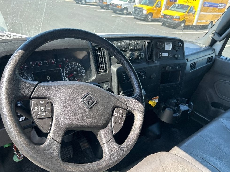 Medium Duty Box Truck-Light and Medium Duty Trucks-International-2022-MV607-Goodyear-AZ-201,711\n\t\tmiles-$ 49,750 - Image 17
