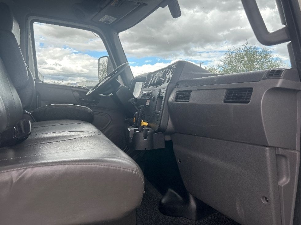 Medium Duty Box Truck-Light and Medium Duty Trucks-International-2022-MV607-Goodyear-AZ-208,350\n\t\tmiles-$ 48,500 - Image 21