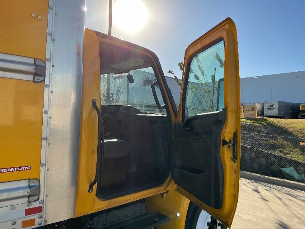 Medium Duty Box Truck-Light and Medium Duty Trucks-International-2022-MV607-Grand Prairie-TX-73,359\n\t\tmiles-$ 76,750 - Image 20