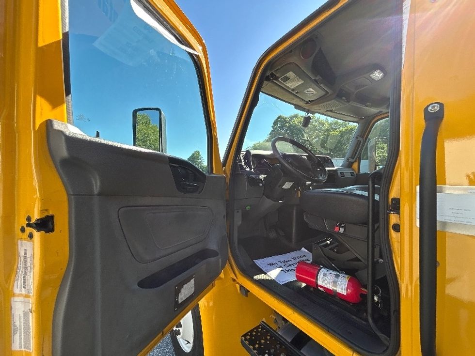 Medium Duty Box Truck-Light and Medium Duty Trucks-International-2022-MV607-Greensboro-NC-165,579\n\t\tmiles-$ 59,750 - Image 16
