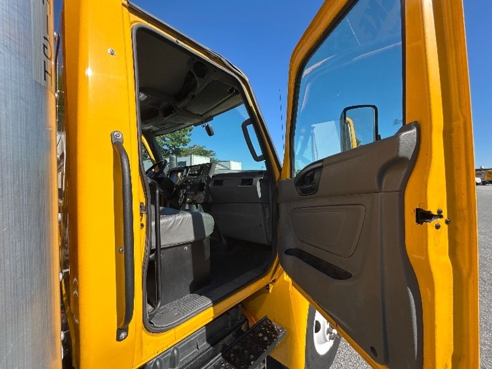 Medium Duty Box Truck-Light and Medium Duty Trucks-International-2022-MV607-Greensboro-NC-165,579\n\t\tmiles-$ 59,750 - Image 20