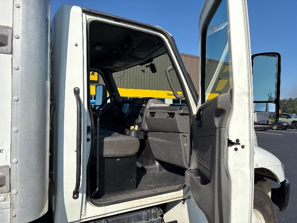 Medium Duty Box Truck-Light and Medium Duty Trucks-International-2022-MV607-Greensboro-NC-193,606\n\t\tmiles-$ 59,250 - Image 20