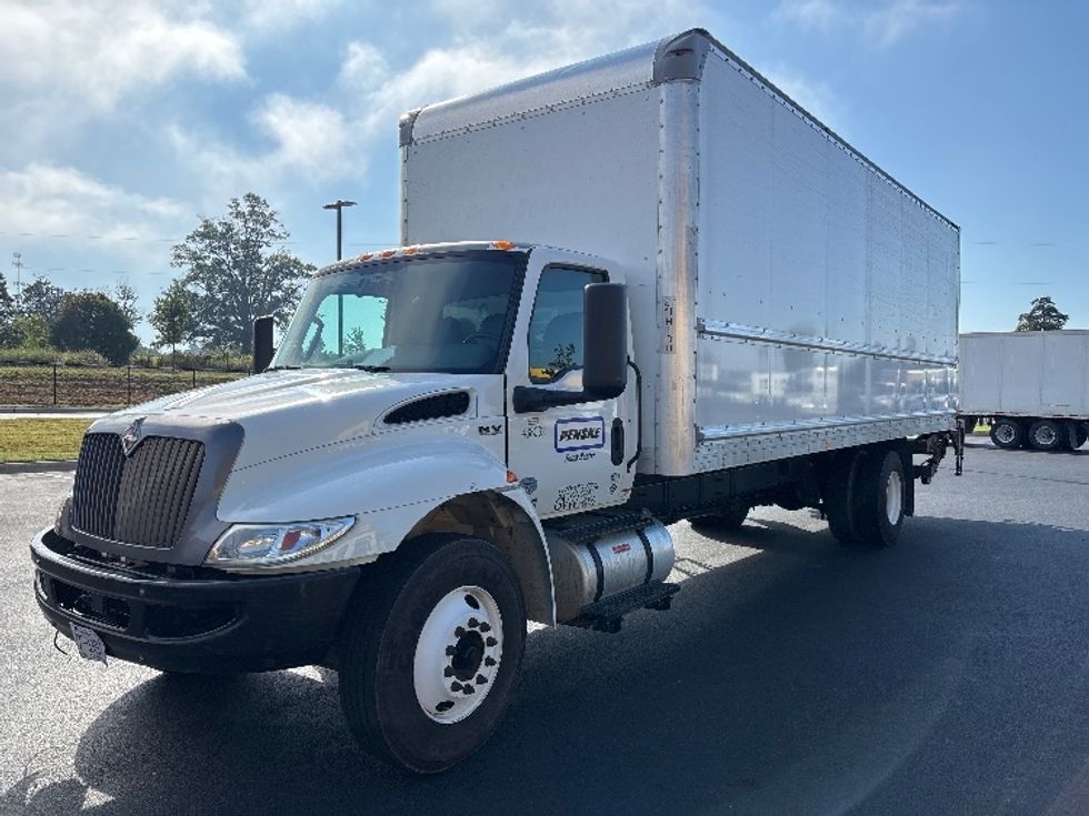 Medium Duty Box Truck-Light and Medium Duty Trucks-International-2022-MV607-Greensboro-NC-193,606\n\t\tmiles-$ 59,250 - Image 3