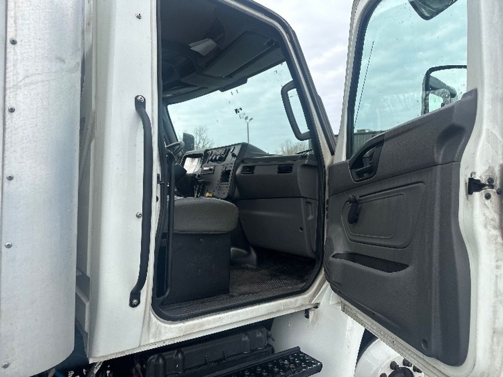 Medium Duty Box Truck-Light and Medium Duty Trucks-International-2022-MV607-Greensboro-NC-206,595\n\t\tmiles-$ 53,000 - Image 20