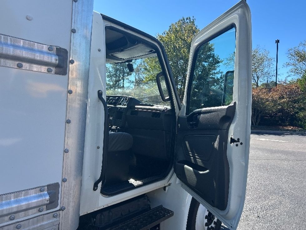 Medium Duty Box Truck-Light and Medium Duty Trucks-International-2022-MV607-Greensboro-NC-220,881\n\t\tmiles-$ 46,250 - Image 19