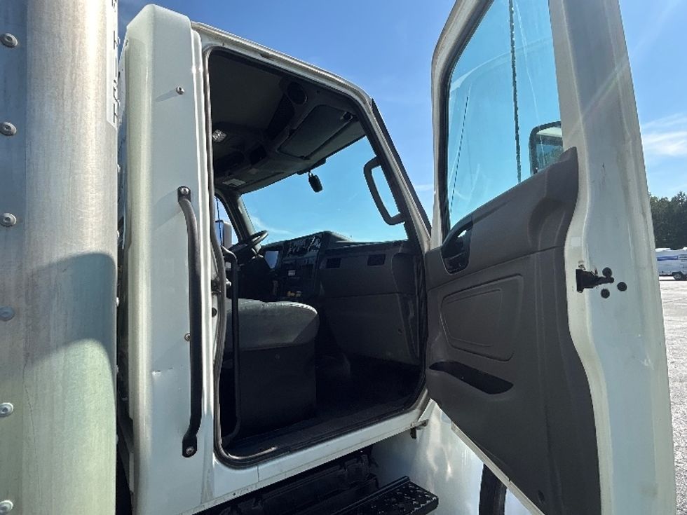 Medium Duty Box Truck-Light and Medium Duty Trucks-International-2022-MV607-Greensboro-NC-266,032\n\t\tmiles-$ 47,500 - Image 20