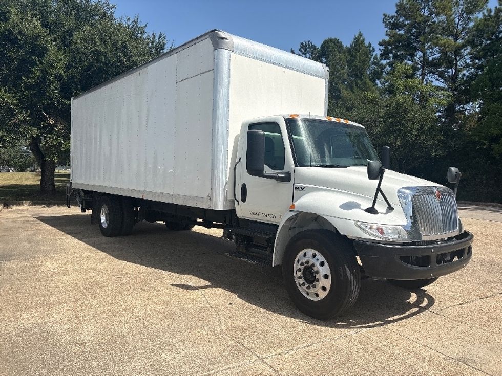 Medium Duty Box Truck-Light and Medium Duty Trucks-International-2022-MV607-Hammond-LA-189,425\n\t\tmiles-$ 69,250 - Image 1