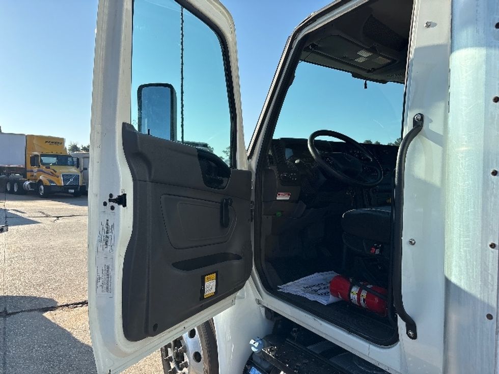 Medium Duty Box Truck-Light and Medium Duty Trucks-International-2022-MV607-Hammond-LA-240,078\n\t\tmiles-$ 49,500 - Image 16