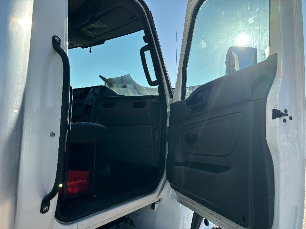 Medium Duty Box Truck-Light and Medium Duty Trucks-International-2022-MV607-Hammond-LA-240,078\n\t\tmiles-$ 49,500 - Image 20