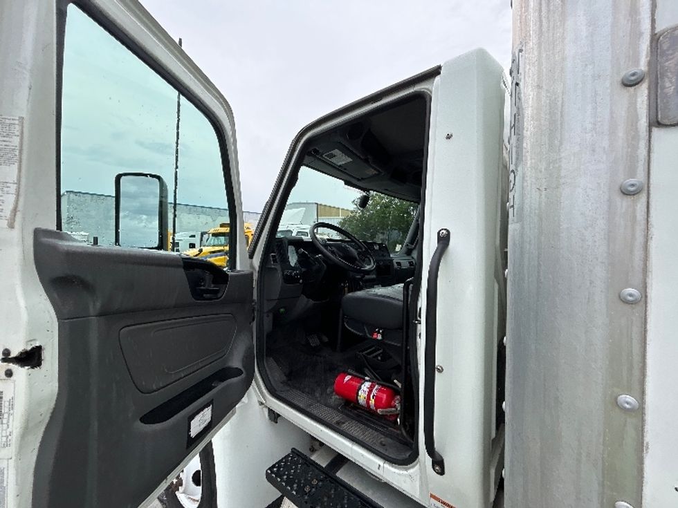 Medium Duty Box Truck-Light and Medium Duty Trucks-International-2022-MV607-Harahan-LA-111,813\n\t\tmiles-$ 72,250 - Image 16