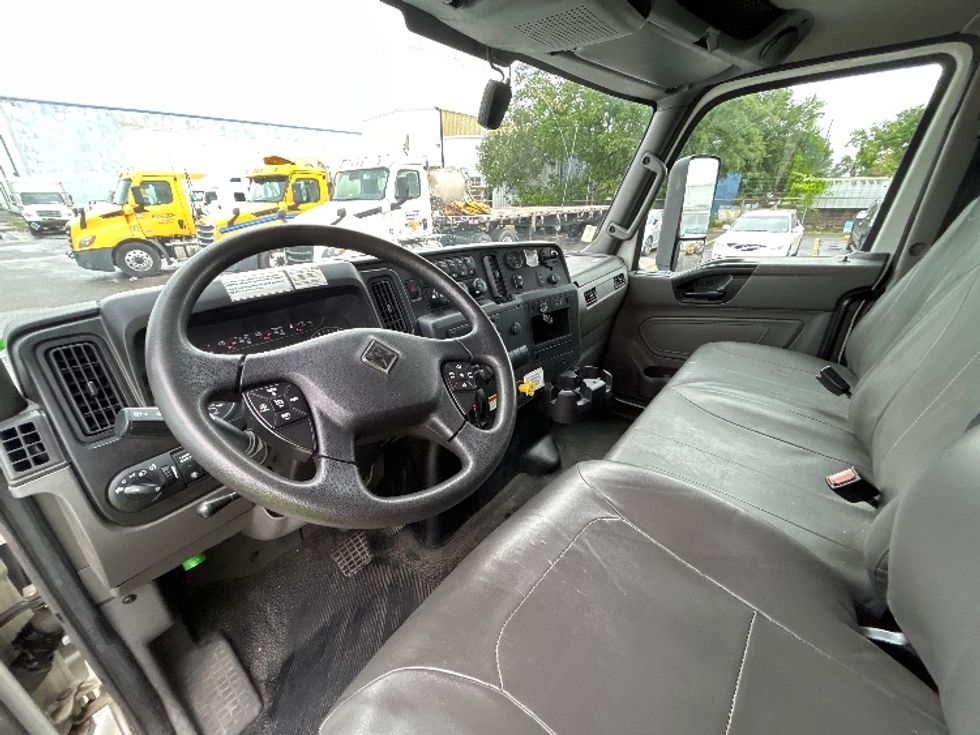 Medium Duty Box Truck-Light and Medium Duty Trucks-International-2022-MV607-Harahan-LA-111,813\n\t\tmiles-$ 72,250 - Image 17