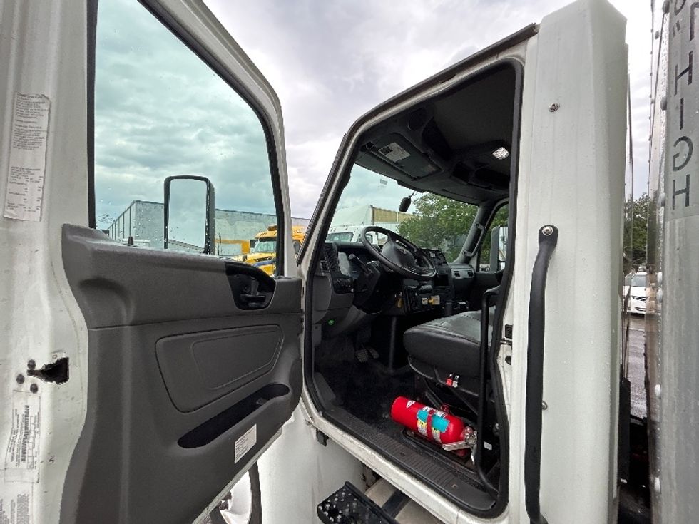 Medium Duty Box Truck-Light and Medium Duty Trucks-International-2022-MV607-Harahan-LA-119,194\n\t\tmiles-$ 70,750 - Image 16